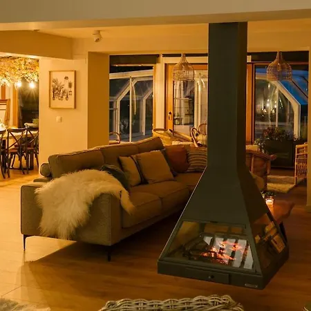 Villa Casa Con Piscina En El Corazon De Cantabria.