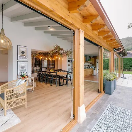 Casa Con Piscina En El Corazon De Cantabria. Villa *