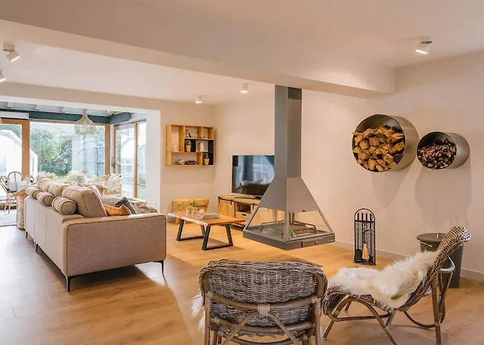 Casa Con Piscina En El Corazon De Cantabria. Villa