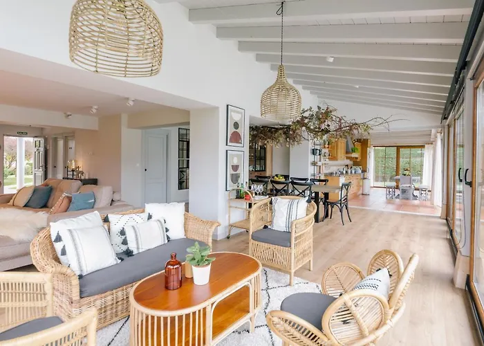 Casa Con Piscina En El Corazon De Cantabria. Villa